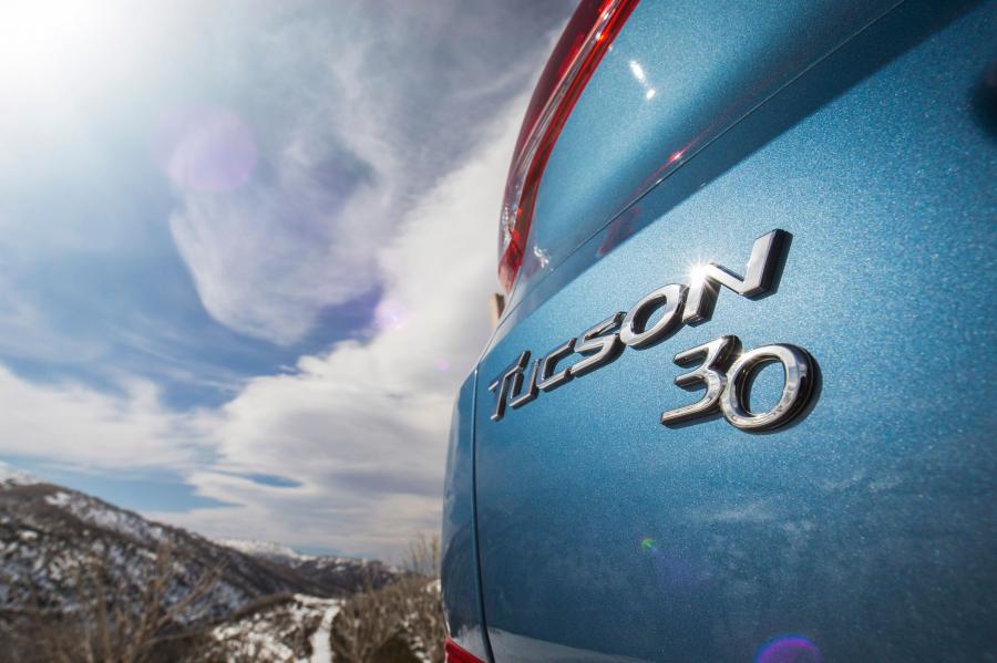Логотип Hyundai Tucson 30 2016 года  (фото 11 из 15)